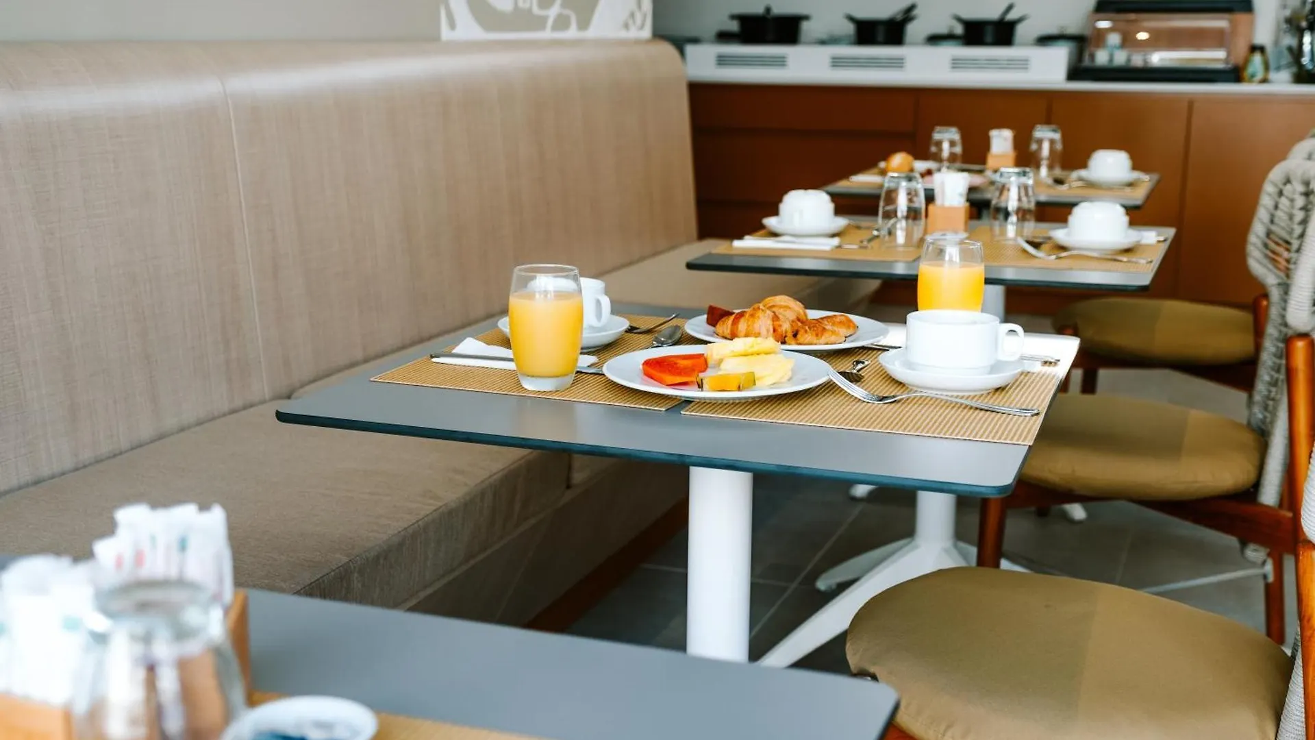 Niu Beach Hotel 무레아
