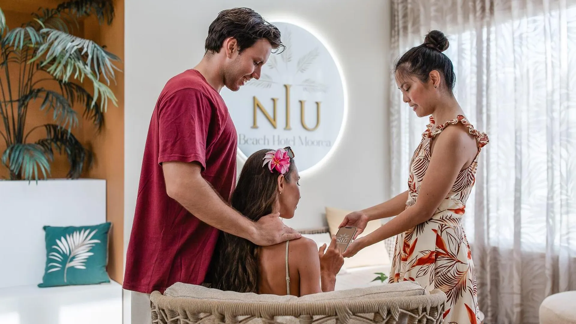 Niu Beach Hotel 무레아
